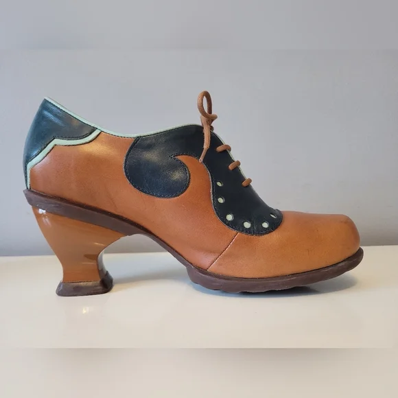 Fluevog Kitschy Kitschy Boom Boom Viv Low-heeled Leather Lace-up, VGUC, Size 8.5 - Picture 5 of 11